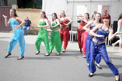 HCV-Tanzgruppe zum Dorffest in Haarhausen 2016