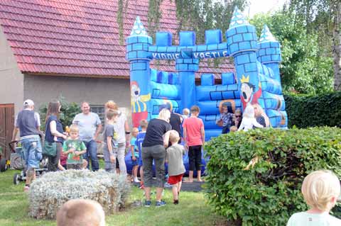 Hüpfburg zum Dorffest Haarhausen 2016 Hüpfburg zum Dorffest Haarhausen 2016