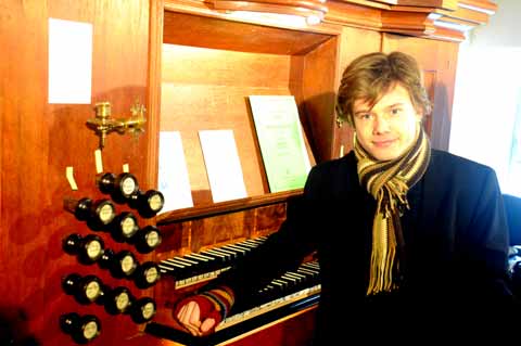 Sebastian Heindl an der Hesse-Orgel * Orgelweihe in Holzhausen 2017
